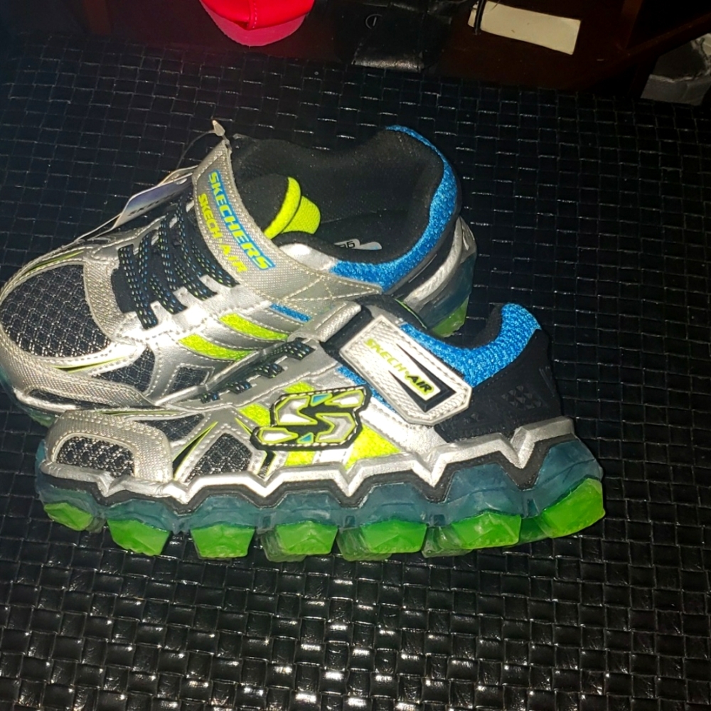 Boys skechers tennis shoes